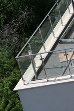 парапети за балкони от инокс и стъкло